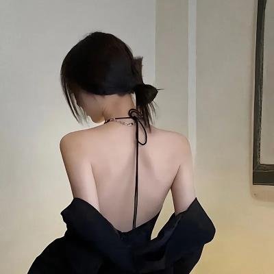 黑暗中的两个人